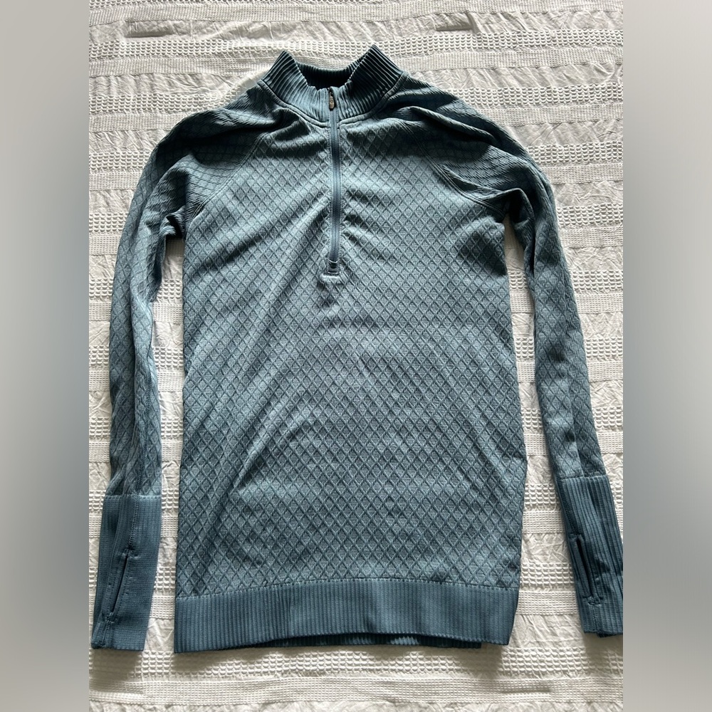 Lululemon 1/4 zip.  Great condition